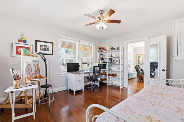 210 15TH AVENUE N, St Petersburg, FL 33704