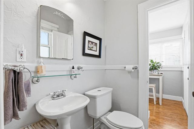 210 15TH AVENUE N, St Petersburg, FL 33704