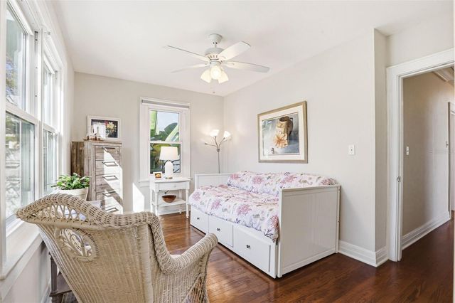 210 15TH AVENUE N, St Petersburg, FL 33704