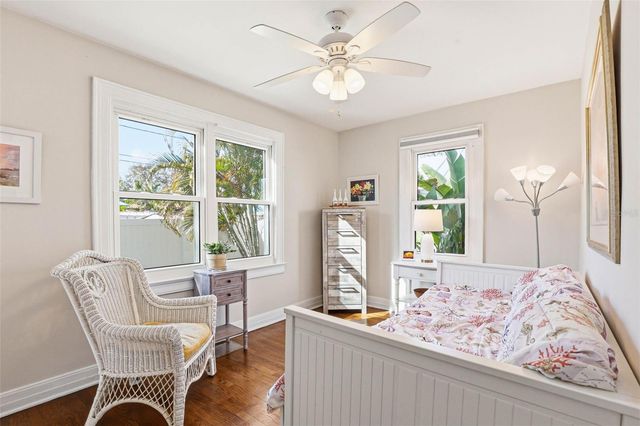 210 15TH AVENUE N, St Petersburg, FL 33704