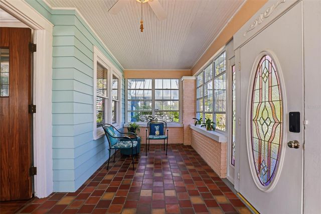 210 15TH AVENUE N, St Petersburg, FL 33704