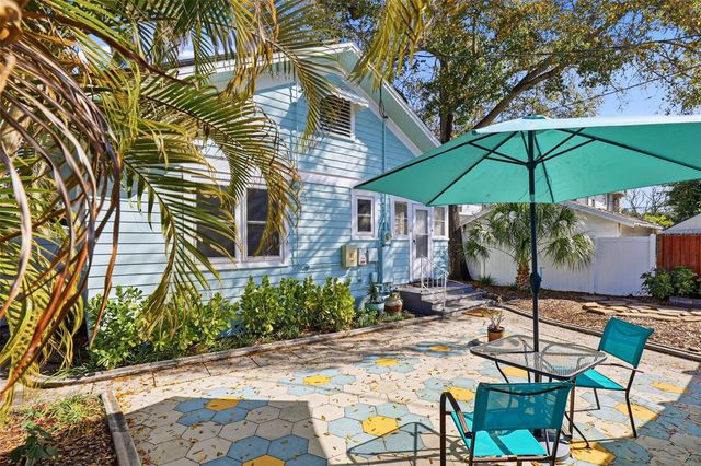 210 15TH AVENUE N, St Petersburg, FL 33704