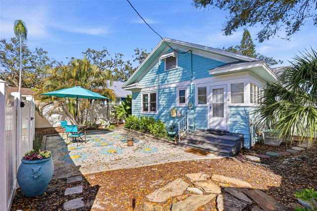 210 15TH AVENUE N, St Petersburg, FL 33704