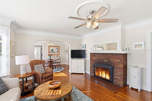 210 15TH AVENUE N, St Petersburg, FL 33704