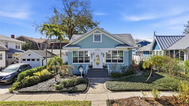 210 15TH AVENUE N, St Petersburg, FL 33704