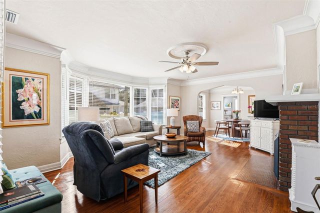 210 15TH AVENUE N, St Petersburg, FL 33704