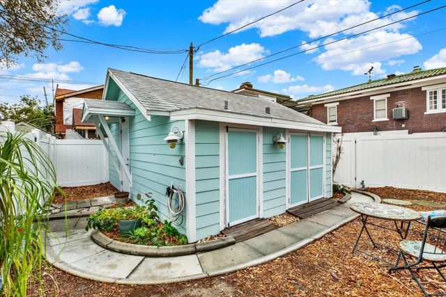 210 15TH AVENUE N, St Petersburg, FL 33704