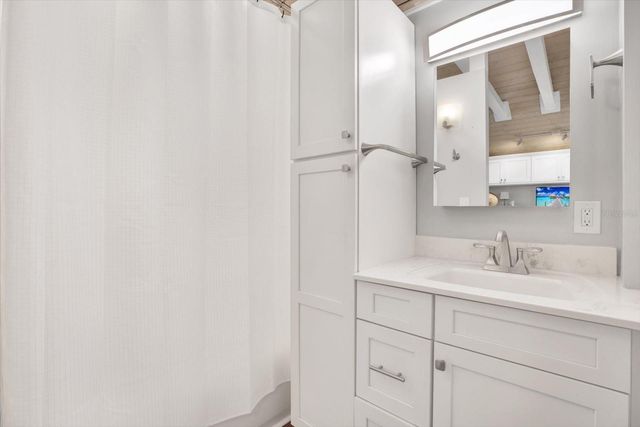 210 15TH AVENUE N, St Petersburg, FL 33704