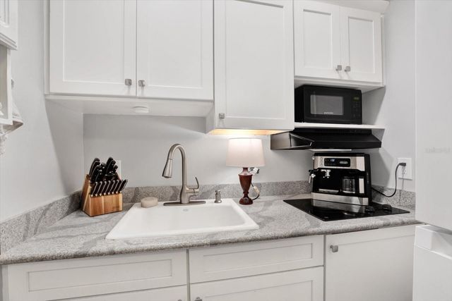 210 15TH AVENUE N, St Petersburg, FL 33704