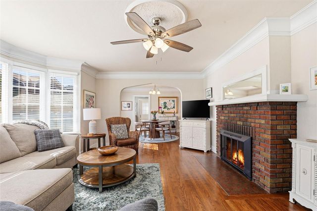 210 15TH AVENUE N, St Petersburg, FL 33704