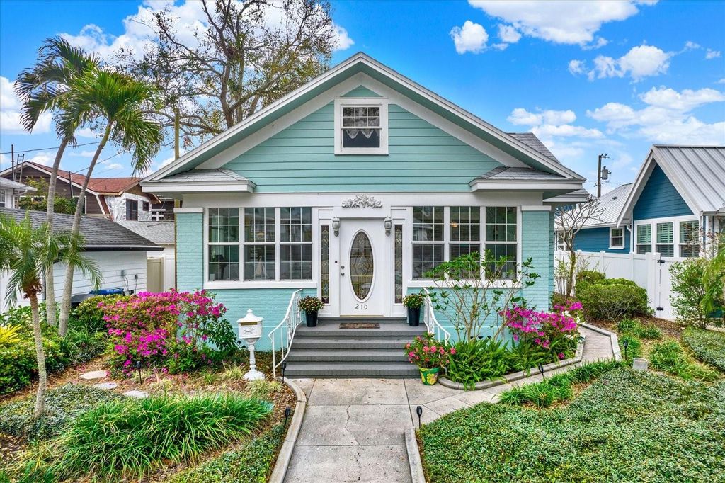 210 15TH AVENUE N, St Petersburg, FL 33704