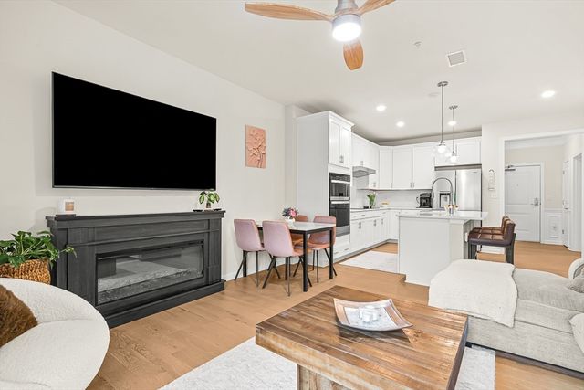 300 Martins Landing 103, North Reading, MA 01864