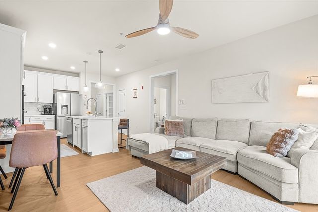 300 Martins Landing 103, North Reading, MA 01864