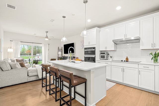 300 Martins Landing 103, North Reading, MA 01864