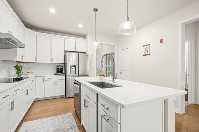 300 Martins Landing 103, North Reading, MA 01864