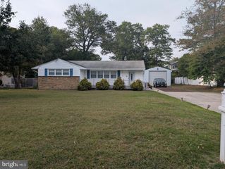 13 CENTER AVE, Burlington, NJ 08016