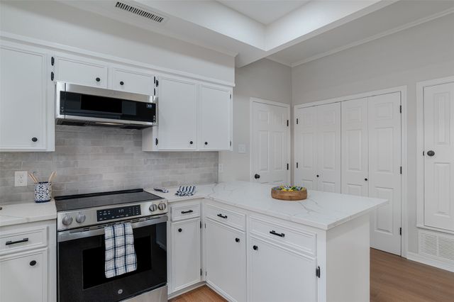5639 S Lakeshore Drive, Shreveport, LA 71119