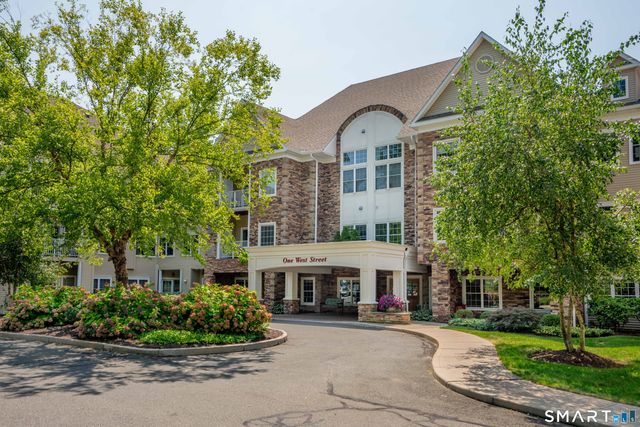 1 West Street 219, Simsbury, CT 06070