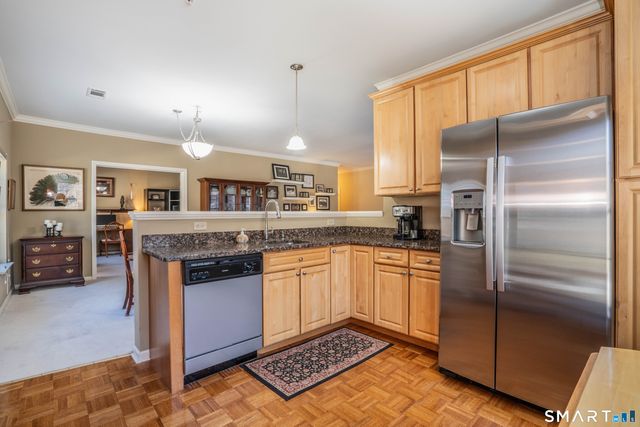 1 West Street 219, Simsbury, CT 06070