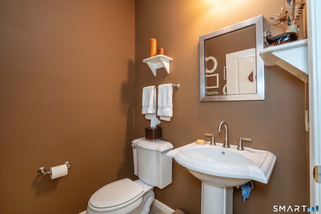 1 West Street 219, Simsbury, CT 06070