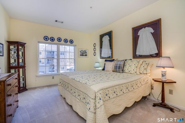 1 West Street 219, Simsbury, CT 06070