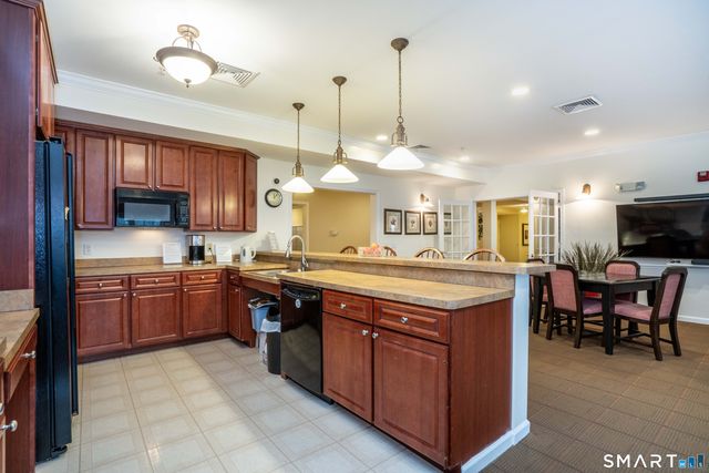 1 West Street 219, Simsbury, CT 06070