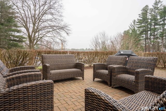 1 West Street 219, Simsbury, CT 06070