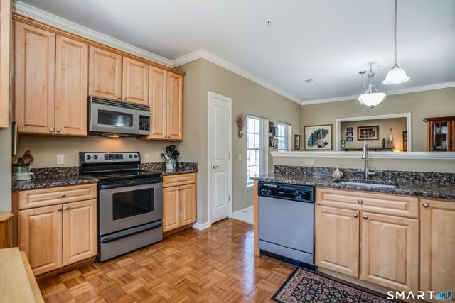 1 West Street 219, Simsbury, CT 06070