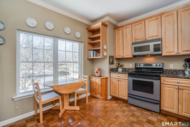 1 West Street 219, Simsbury, CT 06070