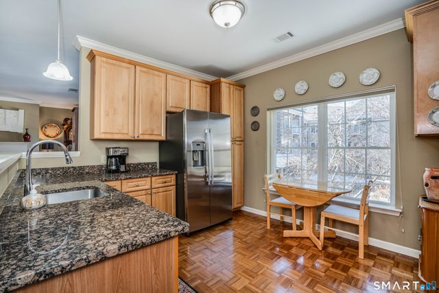 1 West Street 219, Simsbury, CT 06070