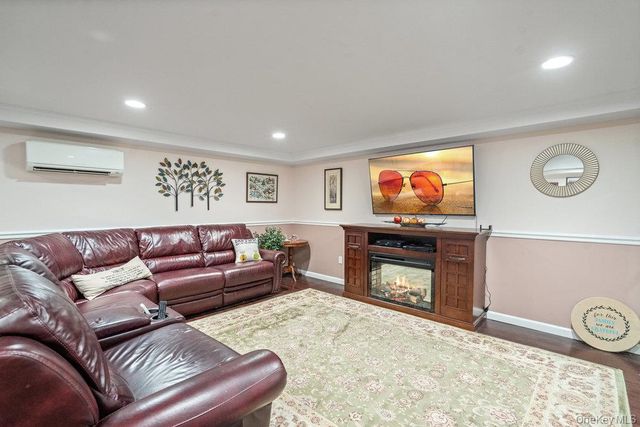 115 Lambert Avenue, Farmingdale, NY 11735