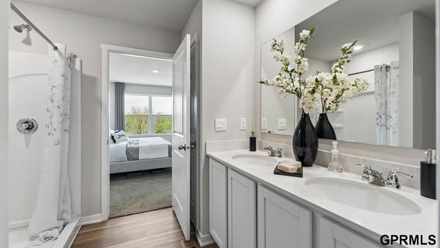 17001 Sheffield Street, Bennington, NE 68007