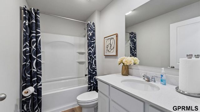 17001 Sheffield Street, Bennington, NE 68007