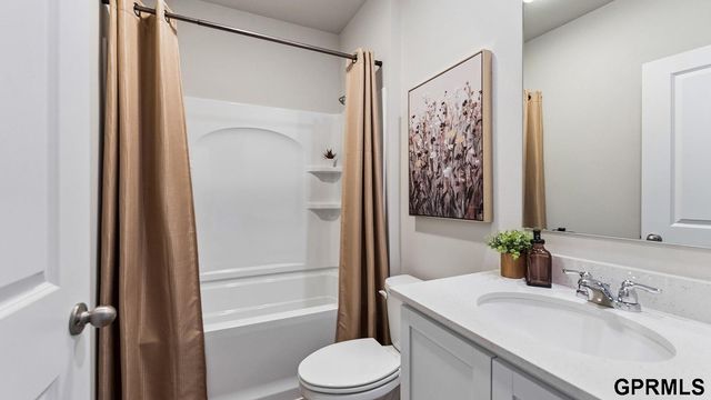 17001 Sheffield Street, Bennington, NE 68007