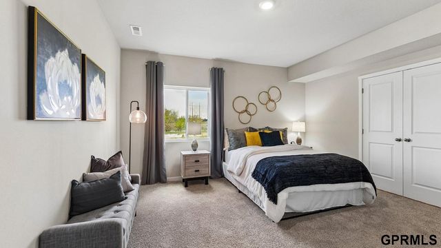17001 Sheffield Street, Bennington, NE 68007
