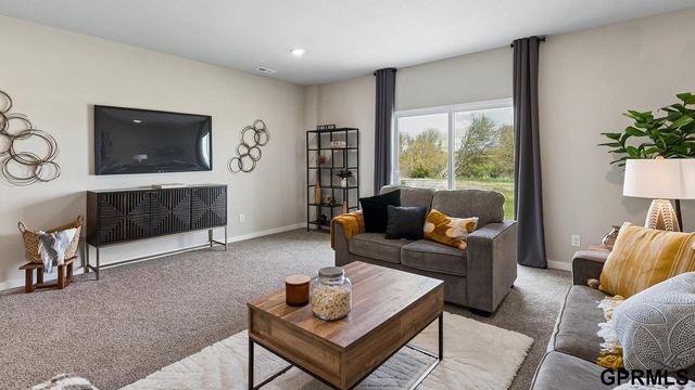 17001 Sheffield Street, Bennington, NE 68007
