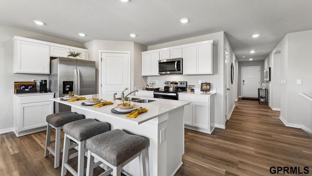 17001 Sheffield Street, Bennington, NE 68007