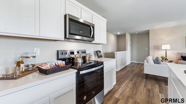 17001 Sheffield Street, Bennington, NE 68007