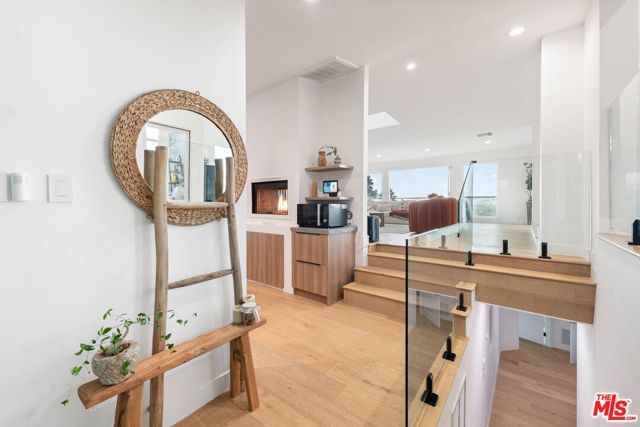 3541 Multiview Drive, Los Angeles, CA 90068