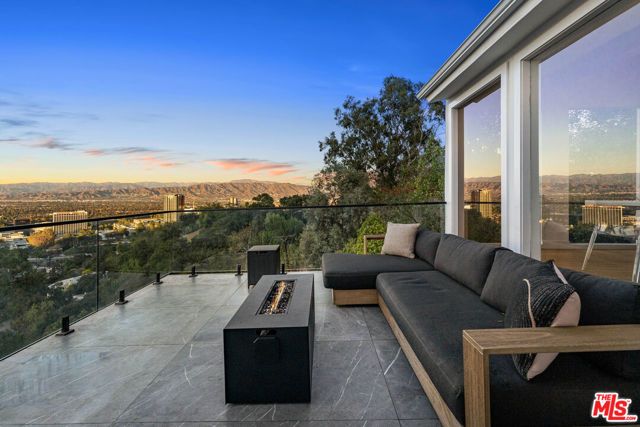 3541 Multiview Drive, Los Angeles, CA 90068