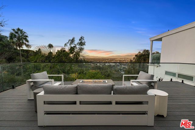 3541 Multiview Drive, Los Angeles, CA 90068