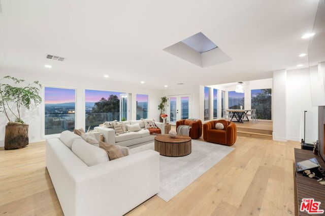 3541 Multiview Drive, Los Angeles, CA 90068