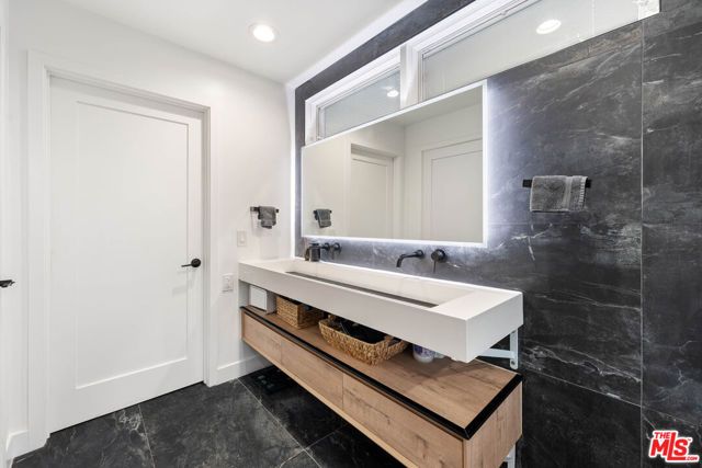 3541 Multiview Drive, Los Angeles, CA 90068