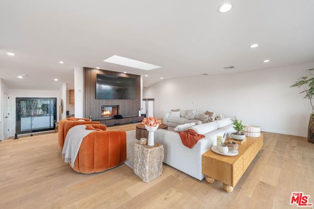 3541 Multiview Drive, Los Angeles, CA 90068