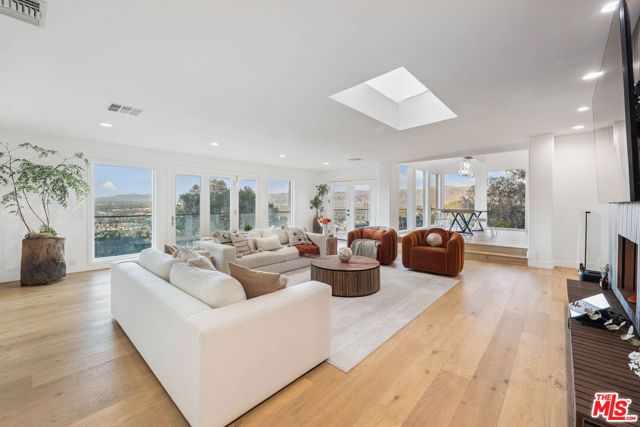 3541 Multiview Drive, Los Angeles, CA 90068