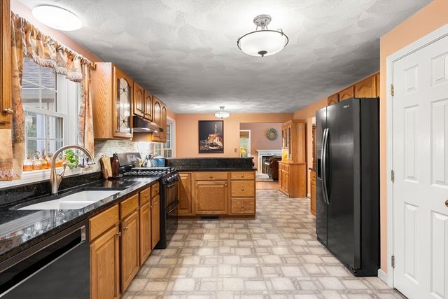 18 W Parish Ridge Rd, Haverhill, MA 01832