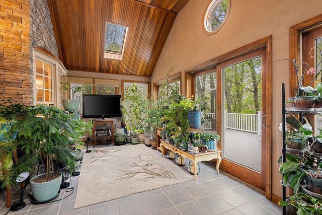 18 W Parish Ridge Rd, Haverhill, MA 01832
