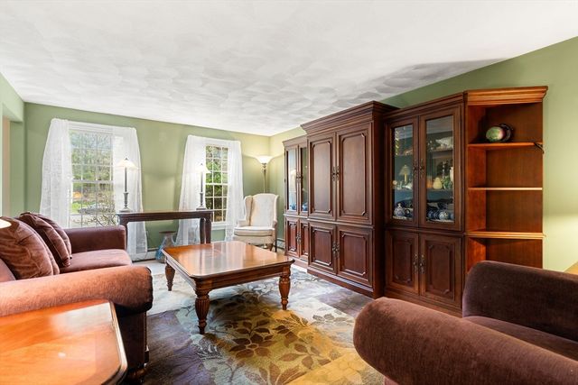 18 W Parish Ridge Rd, Haverhill, MA 01832