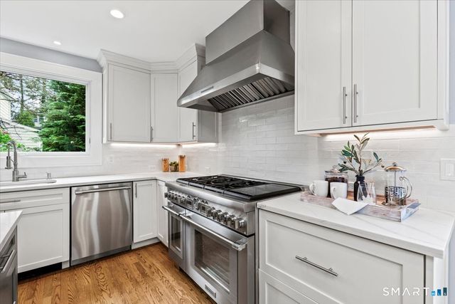 42 Old Stamford Road, New Canaan, CT 06840