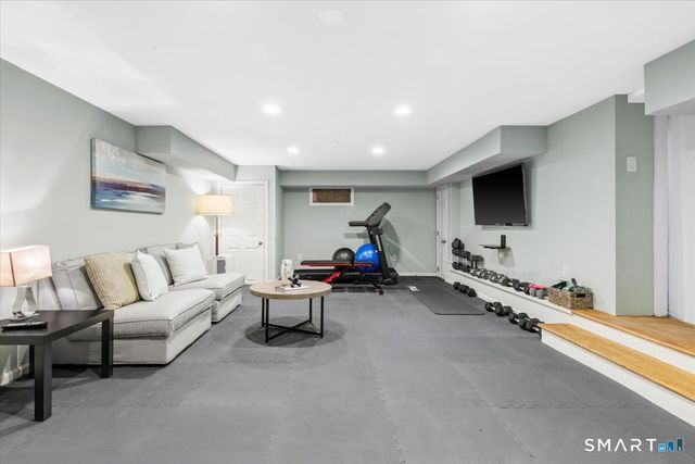 42 Old Stamford Road, New Canaan, CT 06840